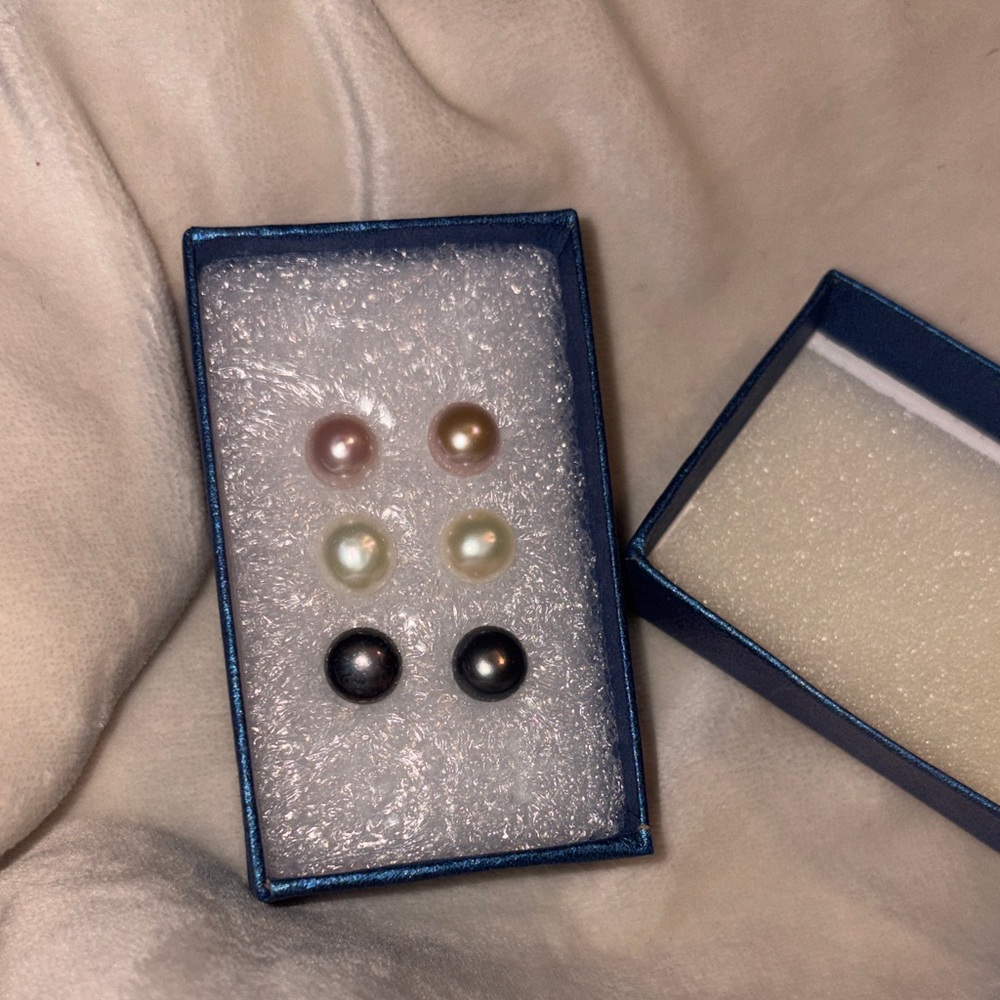 Elegant Pearl Stud Earrings Set